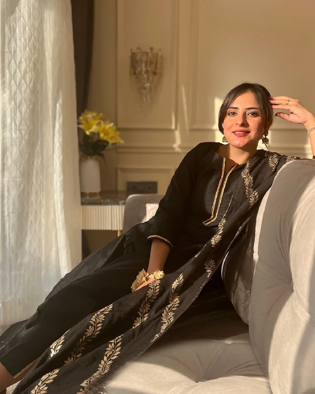 Black Silk Straight Kurta, Pants & Dupatta - Set of 3 Lightweight Jogger Pants